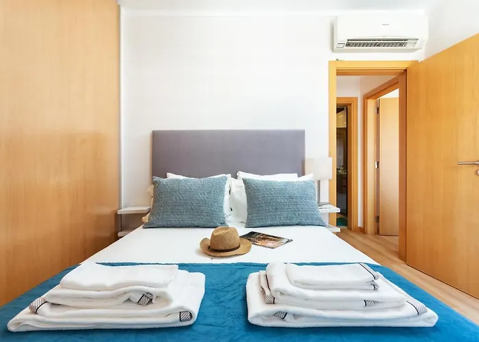 Alegria Amazing With Swimming Pool דירה